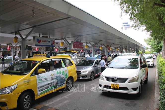 Giải pháp cho taxi sân bay Tân Sơn Nhất đang chịu phí cao?